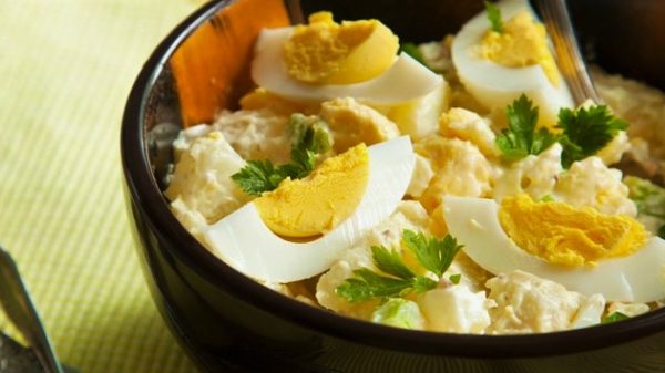 পটেটো অ্যান্ড এগ সালাদ